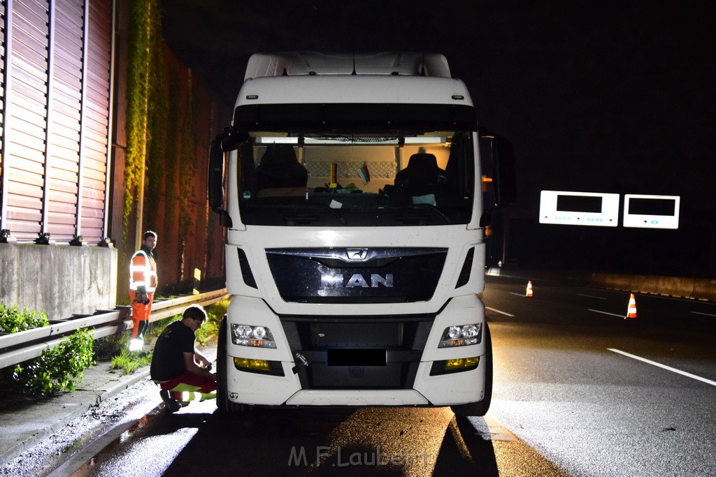 LKW Verfolgung A 3 Rich Oberhausen gestellt mit Nagelbrett Hoehe AS Koeln Dellbrueck P76.JPG - Miklos Laubert